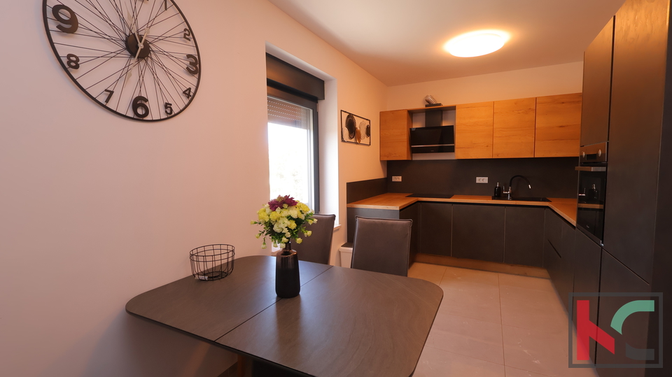 ISTRA&comma; PULA&comma; STAN 102&comma;5m2&comma; POGLED MORE&comma; PRVI RED DO MORA&comma; &num;PRODAJA