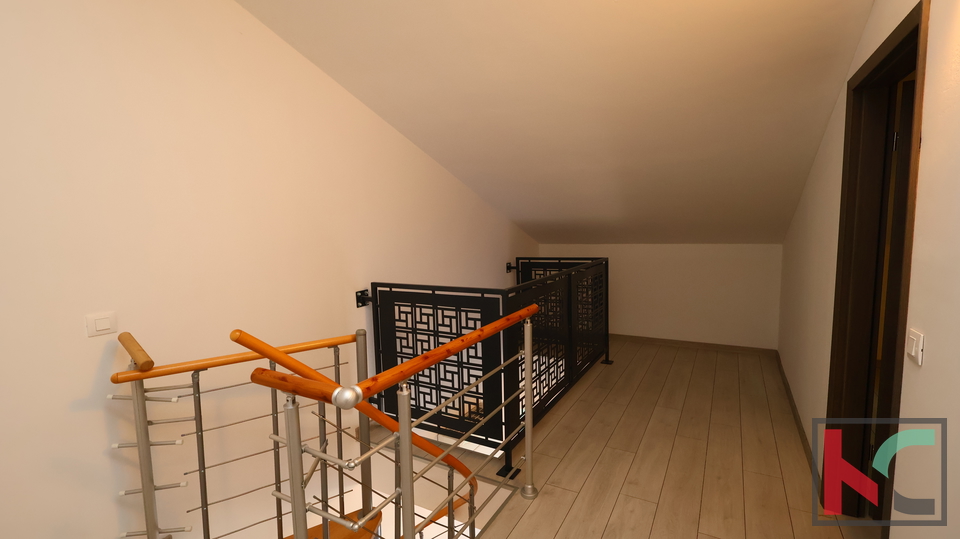 ISTRA&comma; PULA&comma; STAN 102&comma;5m2&comma; POGLED MORE&comma; PRVI RED DO MORA&comma; &num;PRODAJA