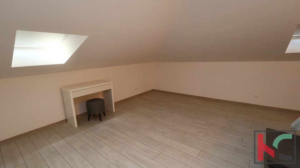 ISTRA&comma; PULA&comma; STAN 102&comma;5m2&comma; POGLED MORE&comma; PRVI RED DO MORA&comma; &num;PRODAJA