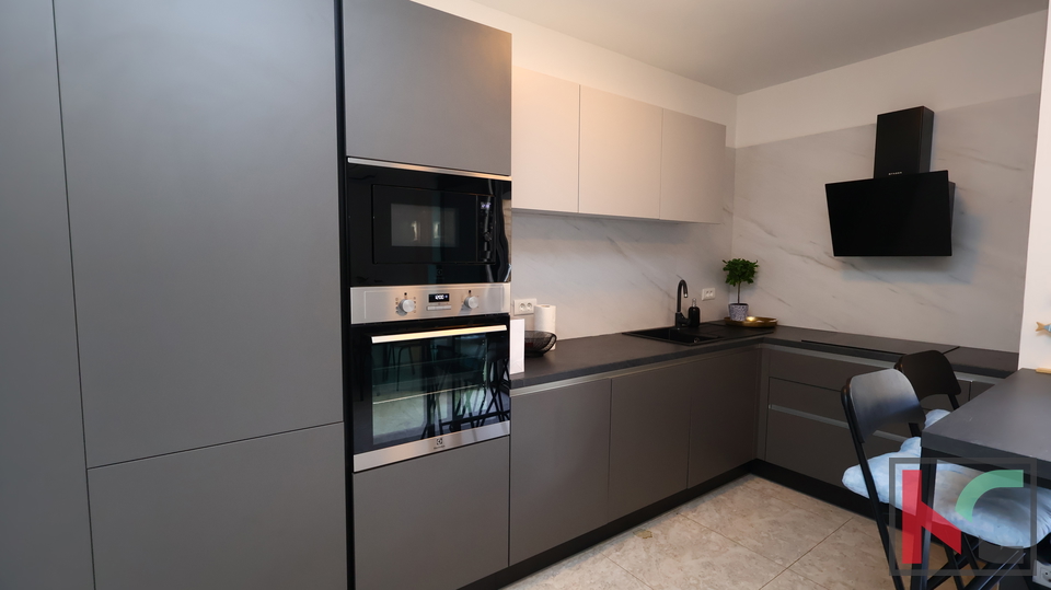 ISTRA, PULA, PJEŠČANA UVALA, STAN PRVI RED DO MORA,#PRODAJA