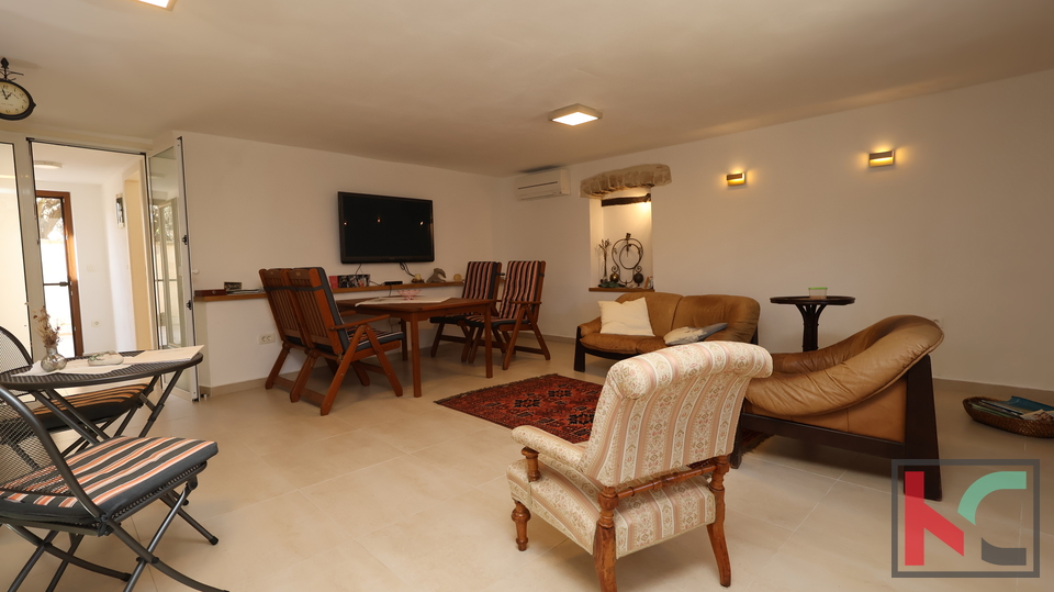 ISTRA&comma; BARBAN - OBNOVLJENA KU&Cacute;A U STAROGRADSKOJ JEZGRI&comma; &num;PRODAJA