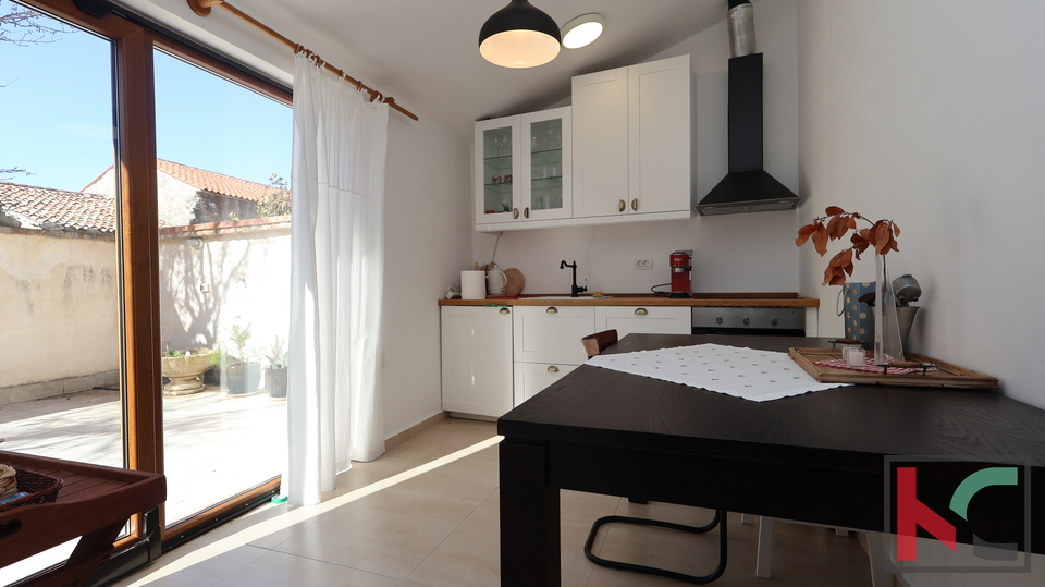 ISTRA&comma; BARBAN - OBNOVLJENA KU&Cacute;A U STAROGRADSKOJ JEZGRI&comma; &num;PRODAJA