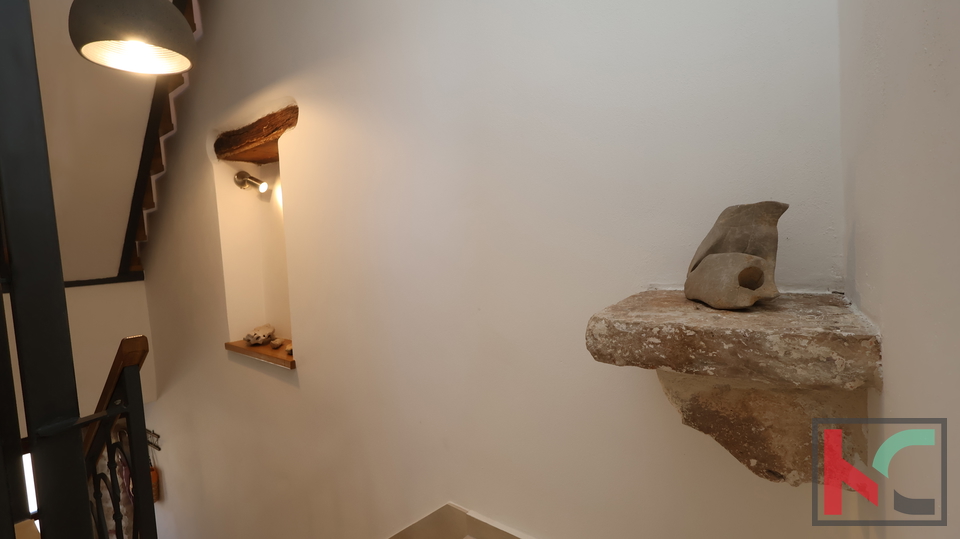 ISTRA&comma; BARBAN - OBNOVLJENA KU&Cacute;A U STAROGRADSKOJ JEZGRI&comma; &num;PRODAJA