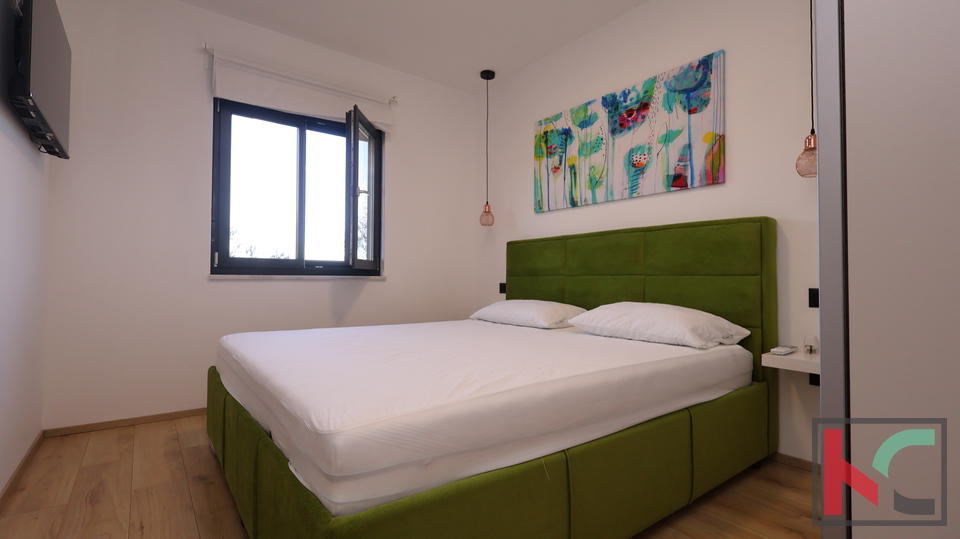 ISTRA&comma; BARBAN&comma; KU&Cacute;A SA TRI SPAVA&Cacute;E SOBE I BAZENOM &num;PRODAJA