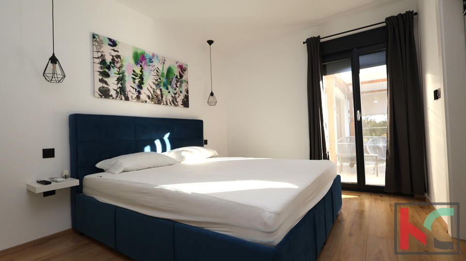 ISTRA&comma; BARBAN&comma; KU&Cacute;A SA TRI SPAVA&Cacute;E SOBE I BAZENOM &num;PRODAJA