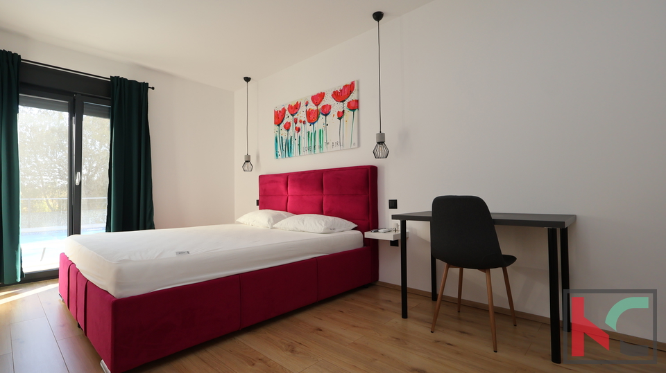 ISTRA&comma; BARBAN&comma; KU&Cacute;A SA TRI SPAVA&Cacute;E SOBE I BAZENOM &num;PRODAJA