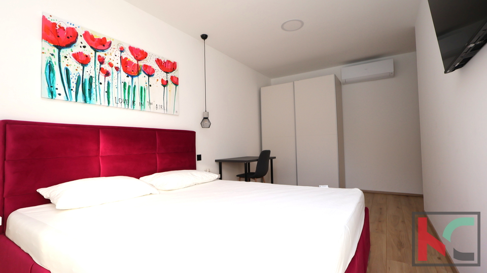 ISTRA&comma; BARBAN&comma; KU&Cacute;A SA TRI SPAVA&Cacute;E SOBE I BAZENOM &num;PRODAJA