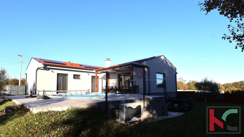 ISTRA&comma; BARBAN&comma; KU&Cacute;A SA TRI SPAVA&Cacute;E SOBE I BAZENOM &num;PRODAJA