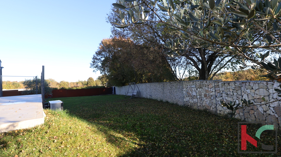 ISTRA&comma; BARBAN&comma; KU&Cacute;A SA TRI SPAVA&Cacute;E SOBE I BAZENOM &num;PRODAJA
