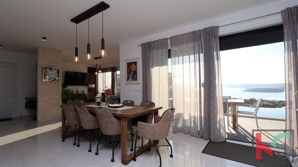 MEDULIN&comma; LUKSUZNA VILA SA OTVORENIM  POGLEDOM NA MORE I PADAJU&Cacute;IM BAZENOM &num;PRODAJA