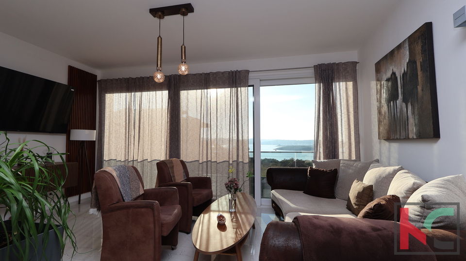 MEDULIN&comma; LUKSUZNA VILA SA OTVORENIM  POGLEDOM NA MORE I PADAJU&Cacute;IM BAZENOM &num;PRODAJA