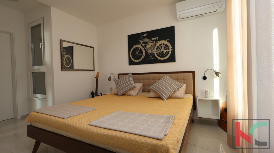 MEDULIN&comma; LUKSUZNA VILA SA OTVORENIM  POGLEDOM NA MORE I PADAJU&Cacute;IM BAZENOM &num;PRODAJA