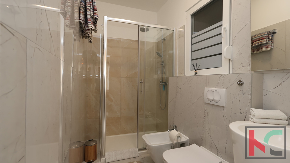 MEDULIN&comma; LUKSUZNA VILA SA OTVORENIM  POGLEDOM NA MORE I PADAJU&Cacute;IM BAZENOM &num;PRODAJA