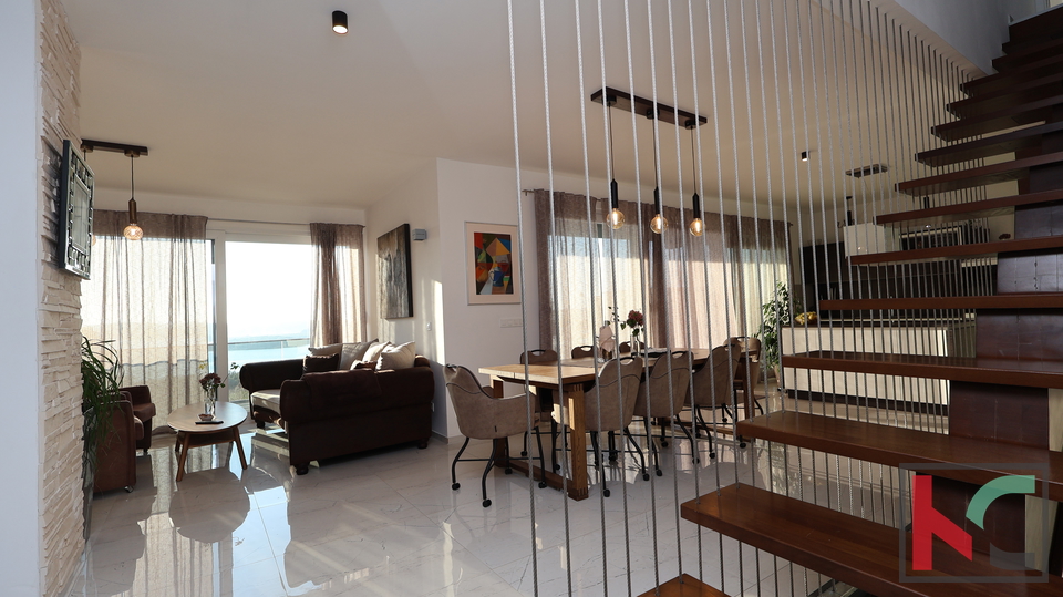 MEDULIN&comma; LUKSUZNA VILA SA OTVORENIM  POGLEDOM NA MORE I PADAJU&Cacute;IM BAZENOM &num;PRODAJA