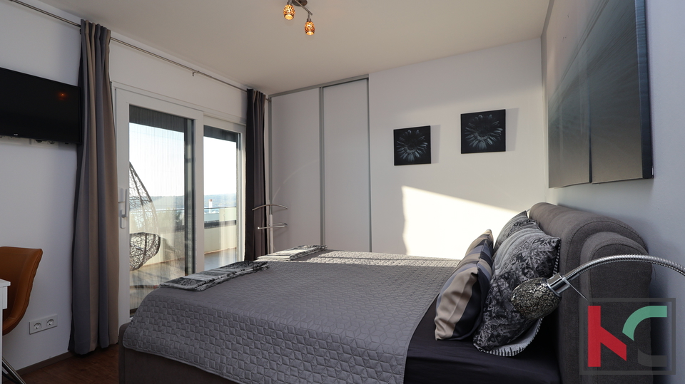 MEDULIN&comma; LUKSUZNA VILA SA OTVORENIM  POGLEDOM NA MORE I PADAJU&Cacute;IM BAZENOM &num;PRODAJA