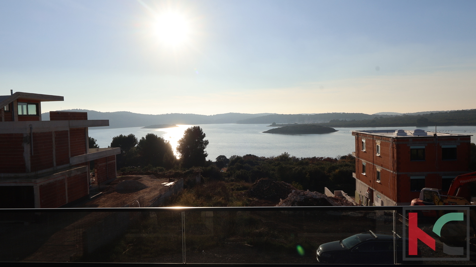 MEDULIN&comma; LUKSUZNA VILA SA OTVORENIM  POGLEDOM NA MORE I PADAJU&Cacute;IM BAZENOM &num;PRODAJA