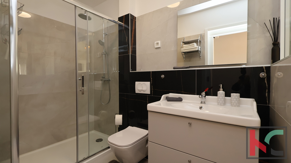 MEDULIN&comma; LUKSUZNA VILA SA OTVORENIM  POGLEDOM NA MORE I PADAJU&Cacute;IM BAZENOM &num;PRODAJA