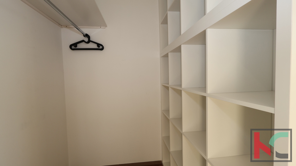 MEDULIN&comma; LUKSUZNA VILA SA OTVORENIM  POGLEDOM NA MORE I PADAJU&Cacute;IM BAZENOM &num;PRODAJA