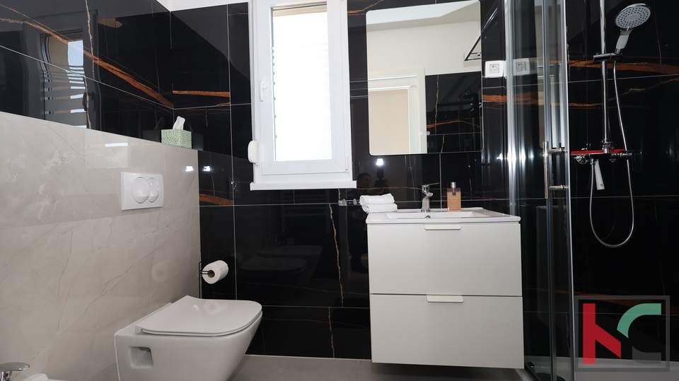 MEDULIN&comma; LUKSUZNA VILA SA OTVORENIM  POGLEDOM NA MORE I PADAJU&Cacute;IM BAZENOM &num;PRODAJA