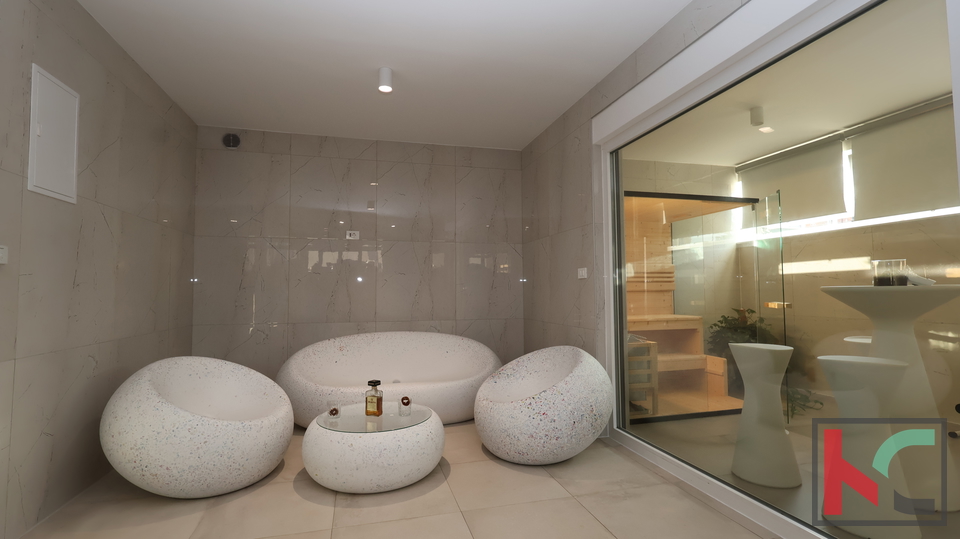 MEDULIN&comma; LUKSUZNA VILA SA OTVORENIM  POGLEDOM NA MORE I PADAJU&Cacute;IM BAZENOM &num;PRODAJA