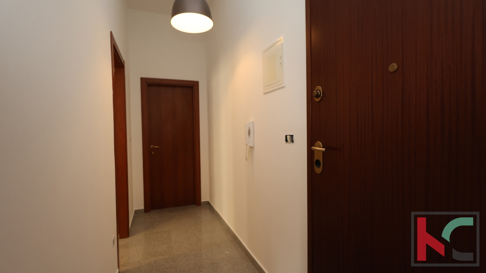 PULA&comma; JEDNOSOBAN STAN U NOVIJOJ ZGRADI &num;PRODAJA