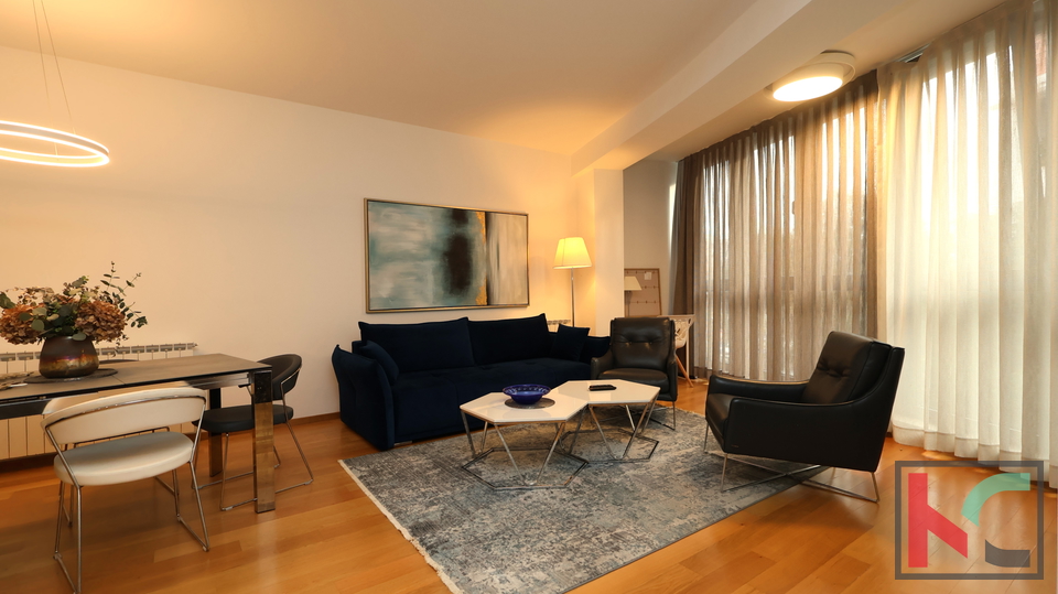 PULA&comma; LUKSUZAN STAN U CENTRU GRADA&comma; GARA&Zcaron;A&comma; LIFT&comma;  &num;PRODAJA