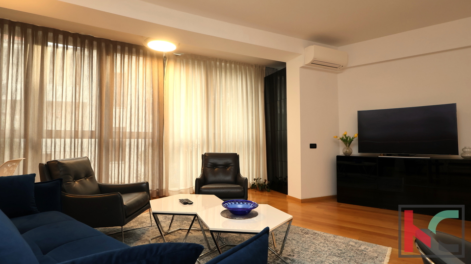 PULA&comma; LUKSUZAN STAN U CENTRU GRADA&comma; GARA&Zcaron;A&comma; LIFT&comma;  &num;PRODAJA