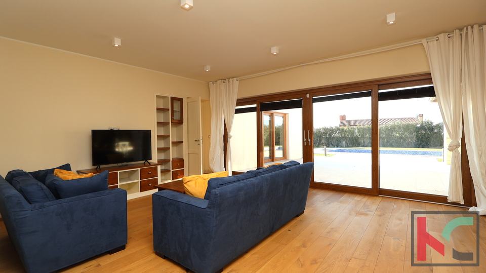 VILA S POGLEDOM NA BRIJUNE I VELIKOM OKU&Cacute;NICOM&comma; &num;PRODAJA