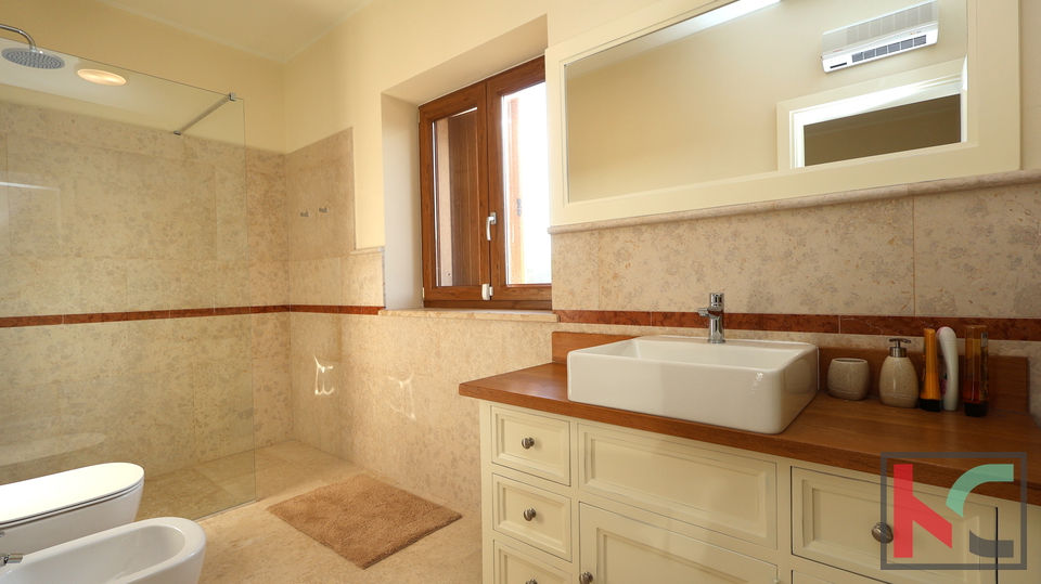 VILA S POGLEDOM NA BRIJUNE I VELIKOM OKU&Cacute;NICOM&comma; &num;PRODAJA