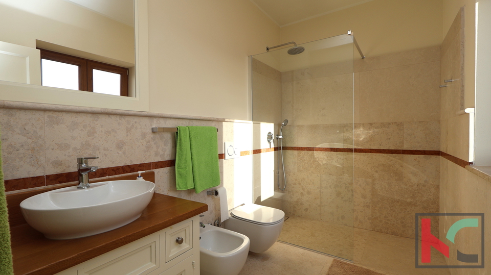 VILA S POGLEDOM NA BRIJUNE I VELIKOM OKU&Cacute;NICOM&comma; &num;PRODAJA