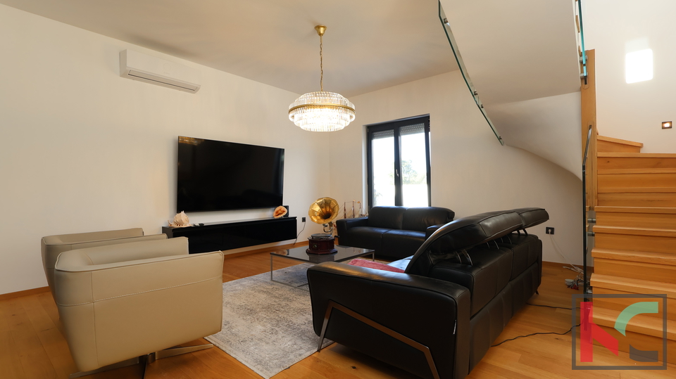 ISTRA&comma; BANJOLE&comma; MODERNA VILA SA BAZENOM &num;PRODAJA