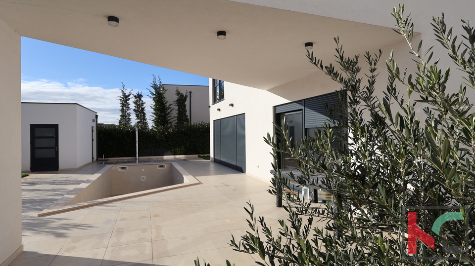 ISTRA&comma; BANJOLE&comma; MODERNA VILA SA BAZENOM &num;PRODAJA