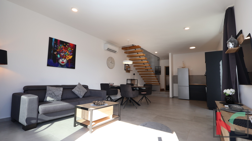 ISTRA&comma; PULA&comma; NOVA SUVREMENA KU&Cacute;A SA BAZENOM&comma; &num;ISKLJU&Ccaron;IVO POSREDOVANJE