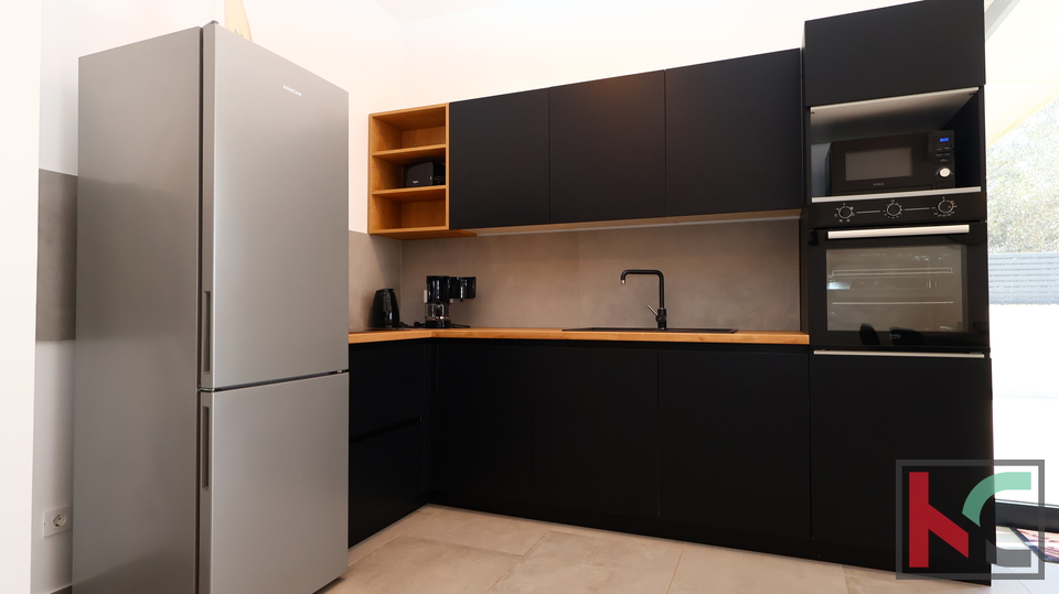 ISTRA&comma; PULA&comma; NOVA SUVREMENA KU&Cacute;A SA BAZENOM&comma; &num;ISKLJU&Ccaron;IVO POSREDOVANJE