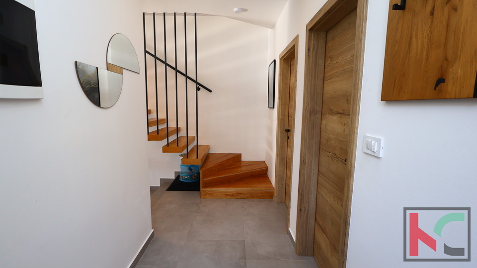 ISTRA&comma; PULA&comma; NOVA SUVREMENA KU&Cacute;A SA BAZENOM&comma; &num;ISKLJU&Ccaron;IVO POSREDOVANJE