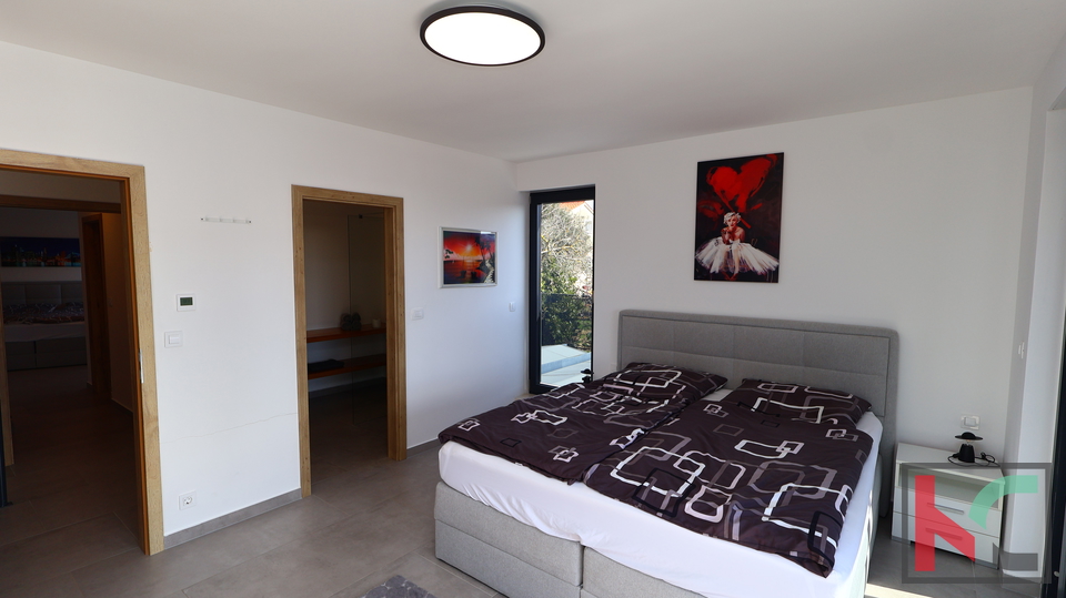 ISTRA&comma; PULA&comma; NOVA SUVREMENA KU&Cacute;A SA BAZENOM&comma; &num;ISKLJU&Ccaron;IVO POSREDOVANJE