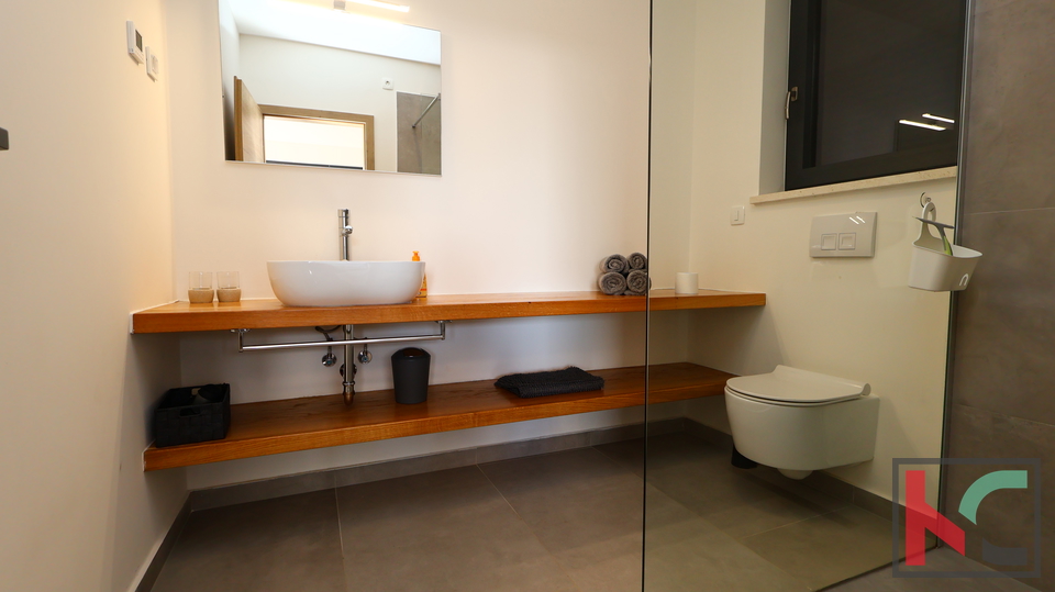 ISTRA&comma; PULA&comma; NOVA SUVREMENA KU&Cacute;A SA BAZENOM&comma; &num;ISKLJU&Ccaron;IVO POSREDOVANJE