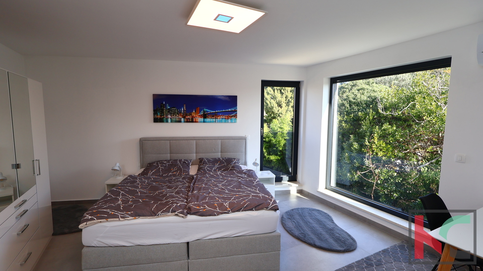 ISTRA&comma; PULA&comma; NOVA SUVREMENA KU&Cacute;A SA BAZENOM&comma; &num;ISKLJU&Ccaron;IVO POSREDOVANJE