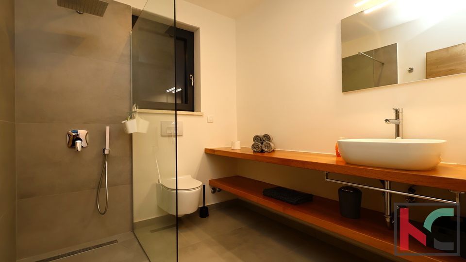 ISTRA&comma; PULA&comma; NOVA SUVREMENA KU&Cacute;A SA BAZENOM&comma; &num;ISKLJU&Ccaron;IVO POSREDOVANJE