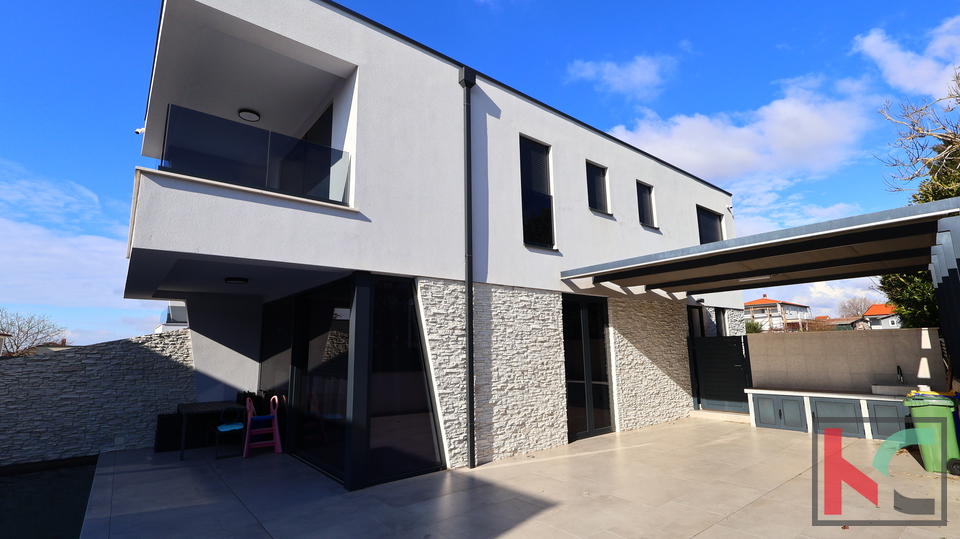 ISTRA&comma; PULA&comma; NOVA SUVREMENA KU&Cacute;A SA BAZENOM&comma; &num;ISKLJU&Ccaron;IVO POSREDOVANJE