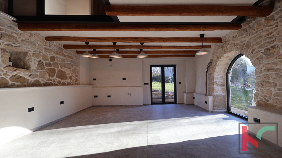 LABIN&comma; OKOLICA&comma; MODERNO RENOVIRANA KAMENA KU&Cacute;A &num;PRODAJA