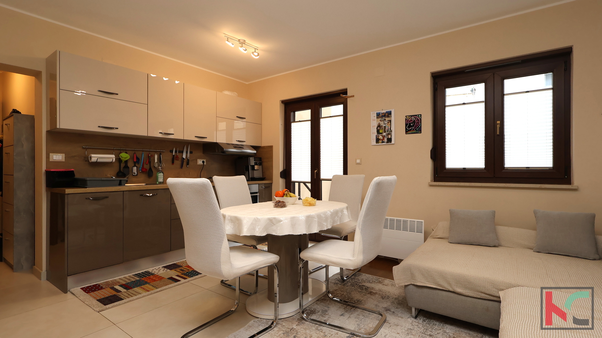 PREMANTURA, DVOSOBAN STAN SA VRTNOM TERASOM #PRODAJA