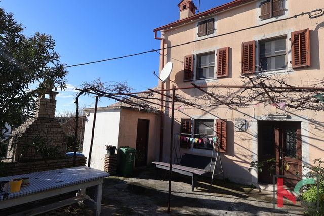 ISTRA, U SRCU LIŽNJANA - KUĆA S VELIKOM OKUĆNICM,  #PRODAJA