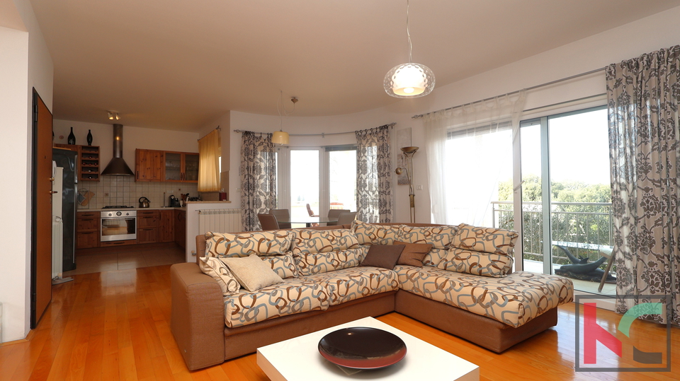 ISTRA&comma; &Scaron;TINJAN - KOMFORAN STAN S POGLEDOM NA MORE&comma; &num;PRODAJA