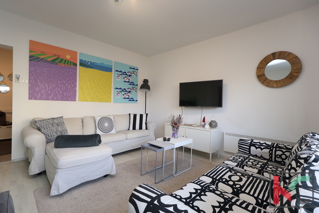 PULA, TROSOBAN STAN U CENTRU S GARAŽOM, #PRODAJA