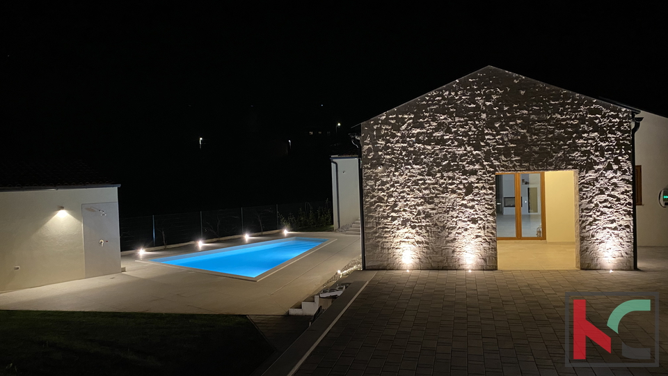 LUKSUZNA VILA, 200m2,TINJAN, #PRODAJA