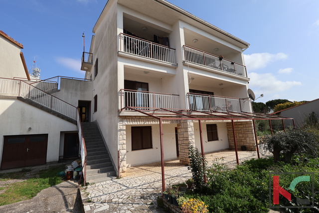 PULA, VIDIKOVAC, KUĆA SA 3 STANA I POGLEDOM NA MORE #PRODAJA