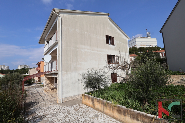 PULA, VIDIKOVAC, KUĆA SA 3 STANA I POGLEDOM NA MORE #PRODAJA