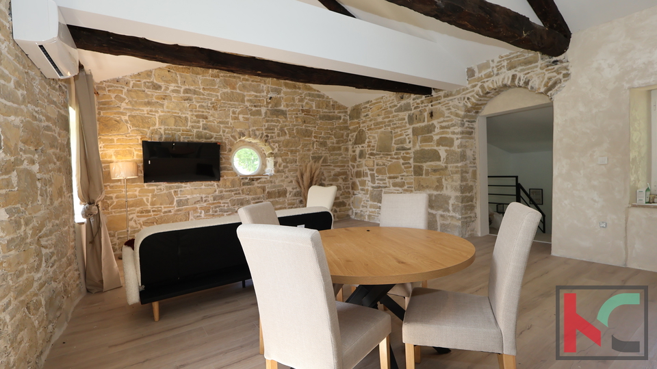 RENOVIRANA KAMENA KU&Cacute;A OKRU&Zcaron;ENA PRIRODOM &num;PRODAJA