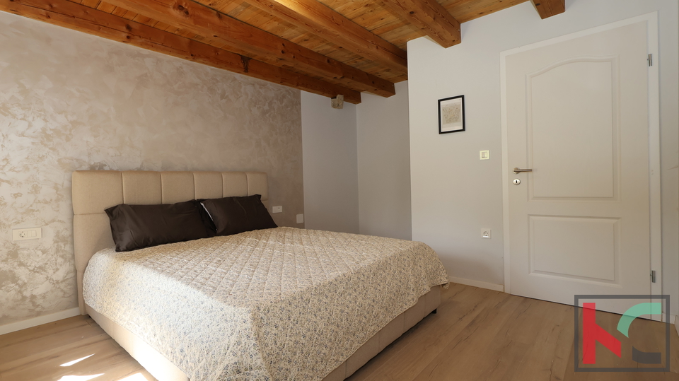 RENOVIRANA KAMENA KU&Cacute;A OKRU&Zcaron;ENA PRIRODOM &num;PRODAJA